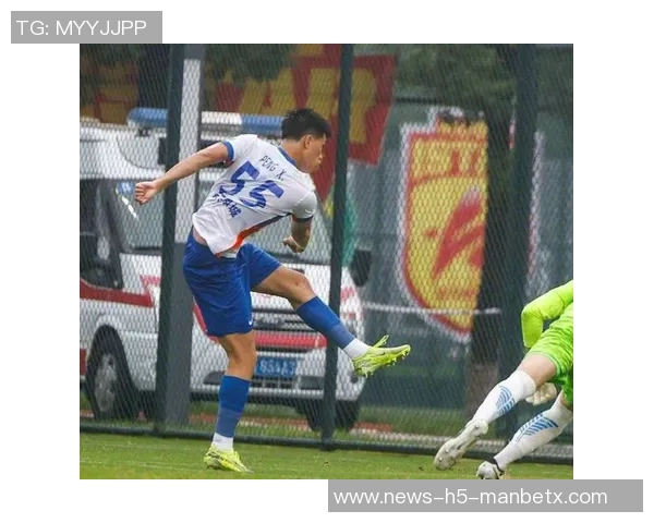 泰山队明星球员泽卡马德鲁加彭啸齐鲁超决赛现场与球迷亲密互动