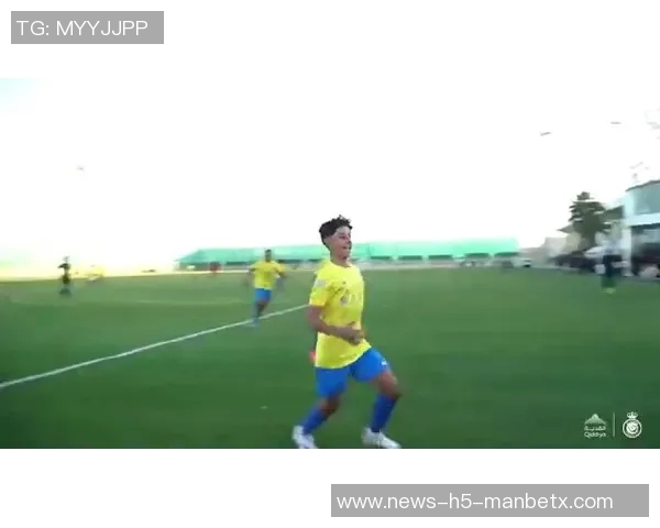 菲利克斯头球破门助利雅得胜利领先对手一球展现自信风采