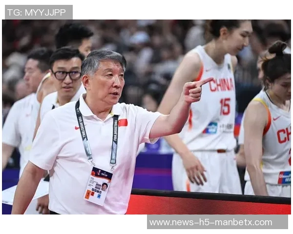 中国女篮主帅宫鲁鸣亲临现场指导观战WCBA四川对阵武汉常规赛